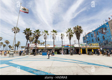 Vista editoriale di funky Windward Plaza a Venice Beach a Los Angeles, California. Foto Stock