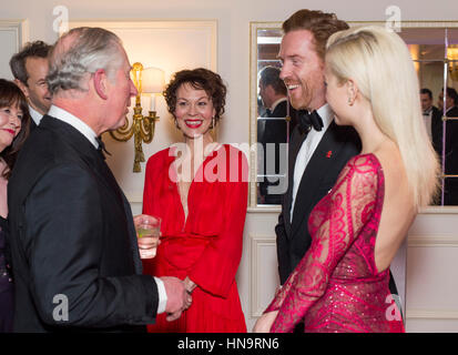 Il Principe di Galles parla a (da sinistra a destra) Helen McCrory, Damian Lewis e Pixie Lott, come frequenta l annuale Prince's Trust " Investire in Futures' ricevimento al Savoy Hotel di Londra, dove ha incontrato la carità gli ambasciatori, sostenitori e beneficiari. Foto Stock