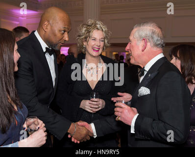 Il Principe di Galles parla di Colin Salmon come frequenta l annuale Prince's Trust " Investire in Futures' ricevimento al Savoy Hotel di Londra, dove ha incontrato la carità gli ambasciatori, sostenitori e beneficiari. Foto Stock