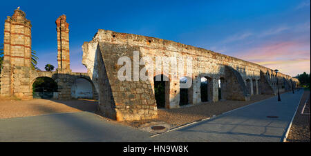 Los Milagros Aquaduct della colonia romana di Emerita Augusta, Merida, Estremadura, Spagna Foto Stock