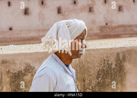 Abhaneri, India, 21 Gennaio 2017 - Un uomo vecchio al Chand Baori stepwell in Abhaneri, Rajasthan, India. Foto Stock