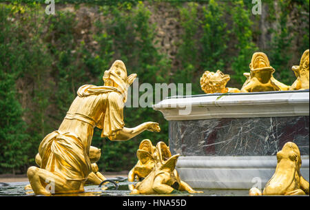 Imponenti fontane nel giardino di Versailles Foto Stock