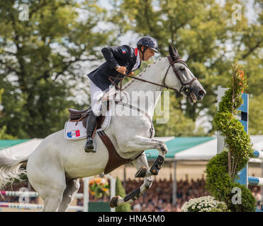 CADEAU DU ROI (FRA) cavalcato da Cedric Lyard il 04.09.2016. Burghley House, Burghley, Inghilterra. Land Rover Burghley Horse Trials. Show Jumping. Foto Stock