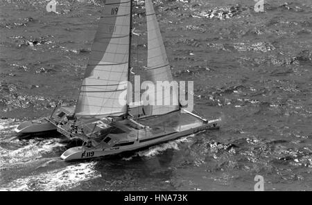 AJAXNETPHOTO. 2 giugno,1984.Plymouth in Inghilterra. -OSTAR GARA- catamarano L'Aiglon skipper DA BRUNO PEYRON (FRA) posizionato 8° assoluto. Foto:JONATHAN EASTLAND/AJAX REF:840206 2 Foto Stock