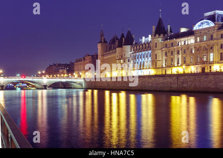 Conciergerie di notte, Parigi, Francia Foto Stock