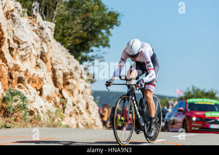 Col du Serre de Tourre,Francia - luglio 15,2016: il ciclista olandese Bauke Mollema del Team Trek-Segafredo cavalcare durante una cronometro individuale stadio in un Foto Stock