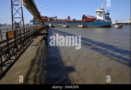 Greenwich yacht club e dintorni, tra cui il fiume Tamigi industria. Foto Stock