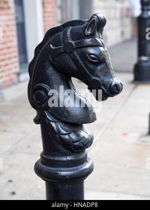 Testa di cavallo posti di aggancio la linea Royal Street a New Orleans Foto Stock