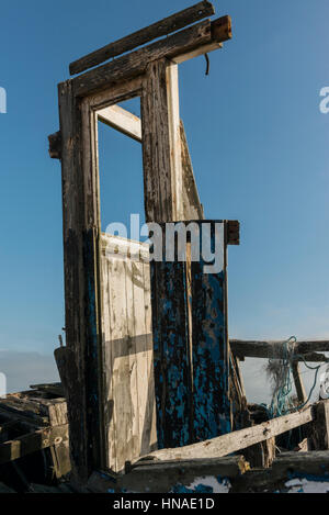 Barca abbandonati lentamente decadere. Foto Stock