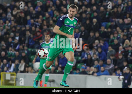 Belfast, Irlanda del Nord. Il 15 novembre 2016. International Football Friendly - Irlanda del Nord 0 Croazia 3. In Irlanda del Nord la Gareth McAuley. Foto Stock