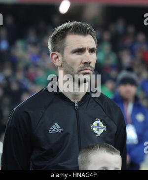 Belfast, Irlanda del Nord. Il 15 novembre 2016. International Football Friendly - Irlanda del Nord 0 Croazia 3. In Irlanda del Nord la Gareth McAuley. Foto Stock