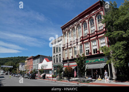 Negozi sulla strada principale, Storico Cooperstown, Otsego County, New York, Stati Uniti. Foto Stock