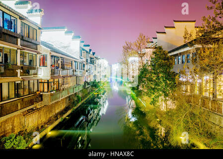 Vista panoramica di case lungo il fiume in Fuzimiao Nanjing Foto Stock
