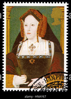 Regno Unito - circa 1997: usato francobollo stampato in Gran Bretagna per commemorare il Re Enrico VIII mostra Caterina d'Aragona una delle sue numerose mogli Foto Stock