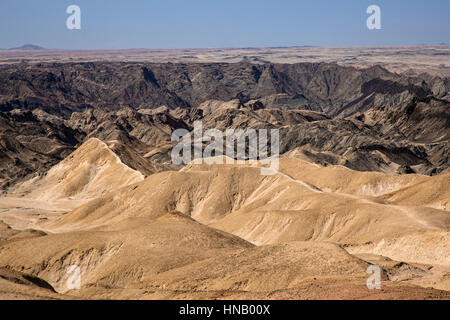 Welwitschia Drive, paesaggio lunare, Valle della Welwitschia, Avventura nel deserto, Swakopmund, Namibia, Africa, da Monika Hrdinova/Dembinsky Foto Assoc Foto Stock