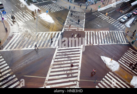 Vista aerea; vista da sopra, Sapporo Ekimae dori a Minami Ichijo Avenue, Sapporo, Hokkaido, Giappone Foto Stock