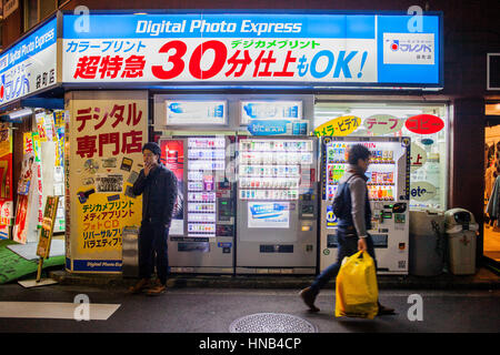 Scena di strada, Fukuromachi street, vicino Hondori street, Hiroshima, Giappone Foto Stock