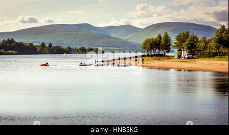 Bellissimo paesaggio del Loch Lomond Scozia durante il periodo estivo Foto Stock