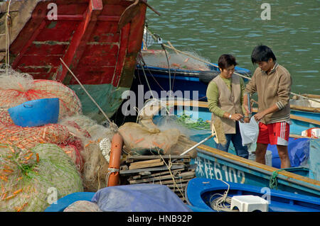 Hong Kong Cina, 04 Dicembre 2006: Bella fischermans tradizionale villaggio Tai O, dietro la grande città di Hong Kong. Foto Stock