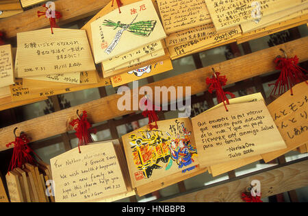Ema, tablet, compresse, preghiera, preghiere, sinistra, dai visitatori in Yasaka sacrario scintoista (aka Gion santuario). Il quartiere di Gion. Kyoto, Giappone Foto Stock