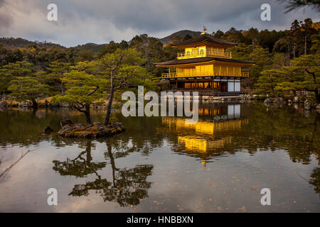 Kinkakuji temple,padiglione dorato,UNESCO - Sito Patrimonio dell'umanità,Kyoto, Giappone Foto Stock