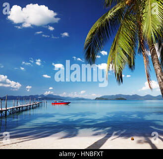 Isola tropicale, da qualche parte in Thailandia Foto Stock