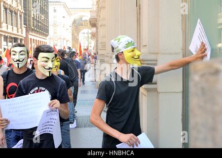 Anonimo a protester contro austerità per la dimostrazione Foto Stock