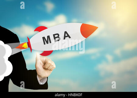 Mano di business facendo clic su MBA o Master of Business Administration design piatto rocket Foto Stock