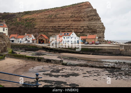 Il pittoresco villaggio di pescatori di Staithes sulla North Yorkshire costa dell'Inghilterra,UK Foto Stock