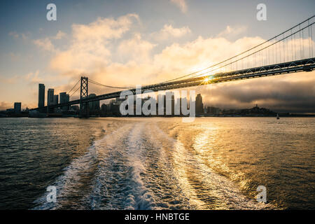 Bay Bridge al tramonto, San Francisco, California, Stati Uniti Foto Stock