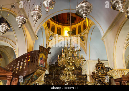 Mikonos, Grecia - Agosto 21, 2013: Interno della chiesa ortodossa su agosto 21, 2013 a Mikonos, Grecia. Foto Stock