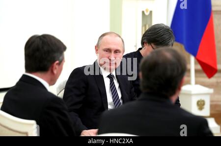 Mosca, Russia. Il 10 febbraio 2017. Il presidente russo Vladimir Putin nel corso di una riunione bilaterale con la Slovenia Presidente Borut Pahor, sinistra, presso il Cremlino Febbraio 10, 2017 a Mosca, in Russia. Credito: Planetpix/Alamy Live News Foto Stock