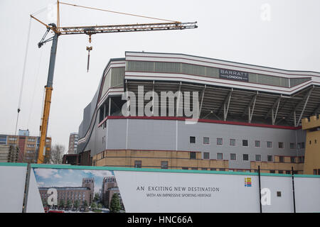 Londra, Regno Unito. Xi Febbraio, 2017. Dietro il West stand, il Sir Trevor Brooking Stand al Boleyn Ground, West Ham United dell ex Stadium di Upton Park, ora è stato quasi completamente demolito come parte dei preparativi di Barratt's Upton giardini di sviluppo. Demolizione della East Stand ha avuto luogo nel novembre 2016. Credito: Mark Kerrison/Alamy Live News Foto Stock