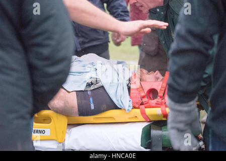 Brentwood, Essex, Regno Unito. Xi Febbraio 2017. Thurrock RFC Player Graham Scott, è stato portato in ospedale dopo 40 minuti di attesa per un ambulanza a un match contro Brentwood RFC Credito: Ian Davidson/Alamy Live News Foto Stock