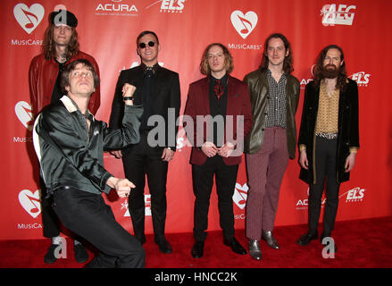 Febbraio 10, 2017 - Los Angeles, CA, Stati Uniti - 10 Febbraio 2017 - Los Angeles, California - Daniel Tichenor, Jared Champion, Matt Shultz, Brad Shultz, Nick Bockrath e Matthan Minster del gruppo musicale la gabbia di elefante. ''2017 MusiCares persona dell'anno onora Tom Petty. Credito foto: F. Sadou/AdMedia (credito Immagine: © F. Sadou/AdMedia via ZUMA filo) Foto Stock