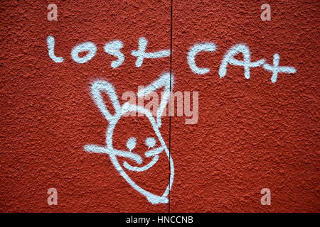 Bristol, Regno Unito. Xi Febbraio, 2017. Un arte di strada pezzo da parte di un artista non identificato è visto su una parete di un edificio in Stokes Croft area. Alcuni Bristol basati gli artisti di strada sono state nel corso dei colloqui con il Consiglio a designare gli spazi giuridici per la street art e graffiti in scia a Bristol sindaco di pulire le strade della campagna. Credito: 1000 parole/Alamy Live News. Foto Stock