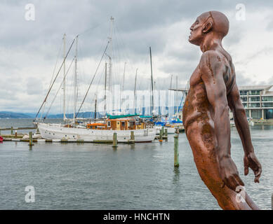 Statua, conforto del vento, Porto di Wellington, Isola del nord, Nuova Zelanda Foto Stock