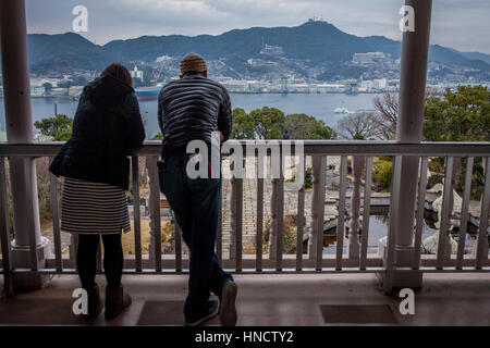 Panoramica, skyline, cityscape, townscape,paesaggio, turisti,nell'ex Mitsubishi seconda casa dock, in Giardino di Guantaio, di Nagasaki, Giappone Foto Stock