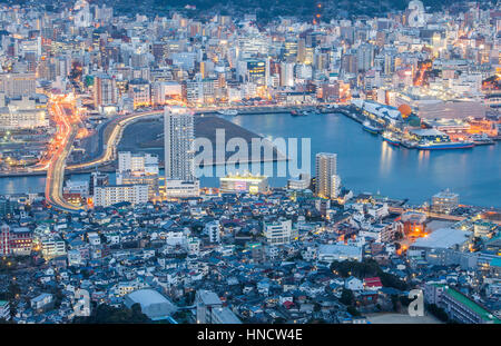 Panorama, panoramica, townscape, Porto, a Nagasaki, in Giappone. Foto Stock