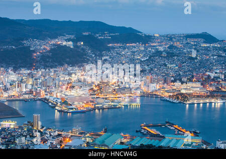 Panorama, panoramica, townscape,a Nagasaki, in Giappone. Foto Stock