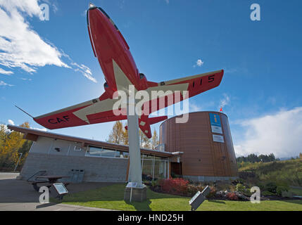 Un Snowbird CT-114 sul display in Comox informazioni centerHighway 19 in corrispondenza della Comox Valley Parkway sull'Isola di Vancouver. Foto Stock