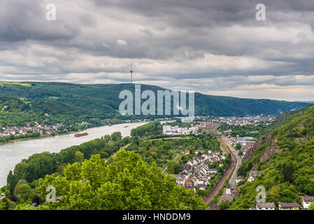 Braubach, Germania - 23 Maggio 2016: Veduta aerea della piccola cittadina di Braubach e la Valle del Reno in nuvoloso meteo in Renania-Palatinato, Germania. Ho Foto Stock