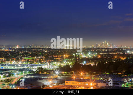 Vista notturna di Los Angeles skyline del centro da Baldwin Hills Scenic si affacciano Foto Stock