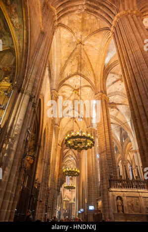 Interno della cattedrale di Barcellona Foto Stock