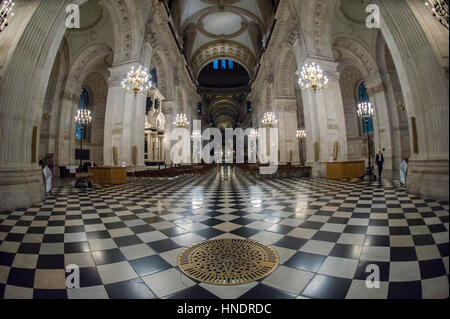 Gli interni della cattedrale di San Paolo Foto Stock