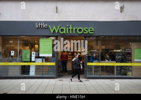 Waitrose store su Queen Street a Cardiff, nel Galles del Sud, Regno Unito, che è dovuto a chiudere. Foto Stock