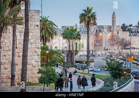 Le pareti e la cittadella di Davide nella Città Vecchia di Gerusalemme, Israele Foto Stock