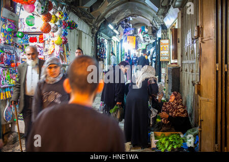 Shop, Beit Habad street,Souk mercato arabo, il Quartiere Musulmano,Città Vecchia di Gerusalemme, Israele. Foto Stock