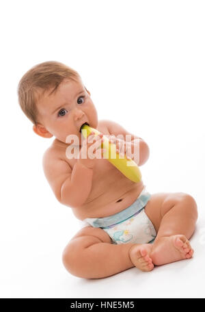 Modello di rilascio, Kleinkind in Windeln mit Banane in der mano - bambino con banana Foto Stock