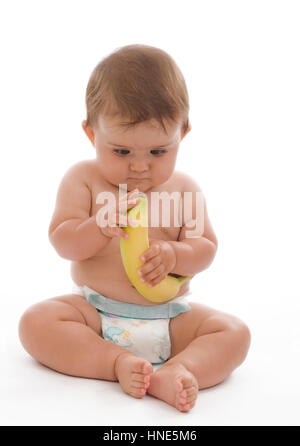 Modello di rilascio, Kleinkind in Windeln mit Banane in der mano - bambino con banana Foto Stock